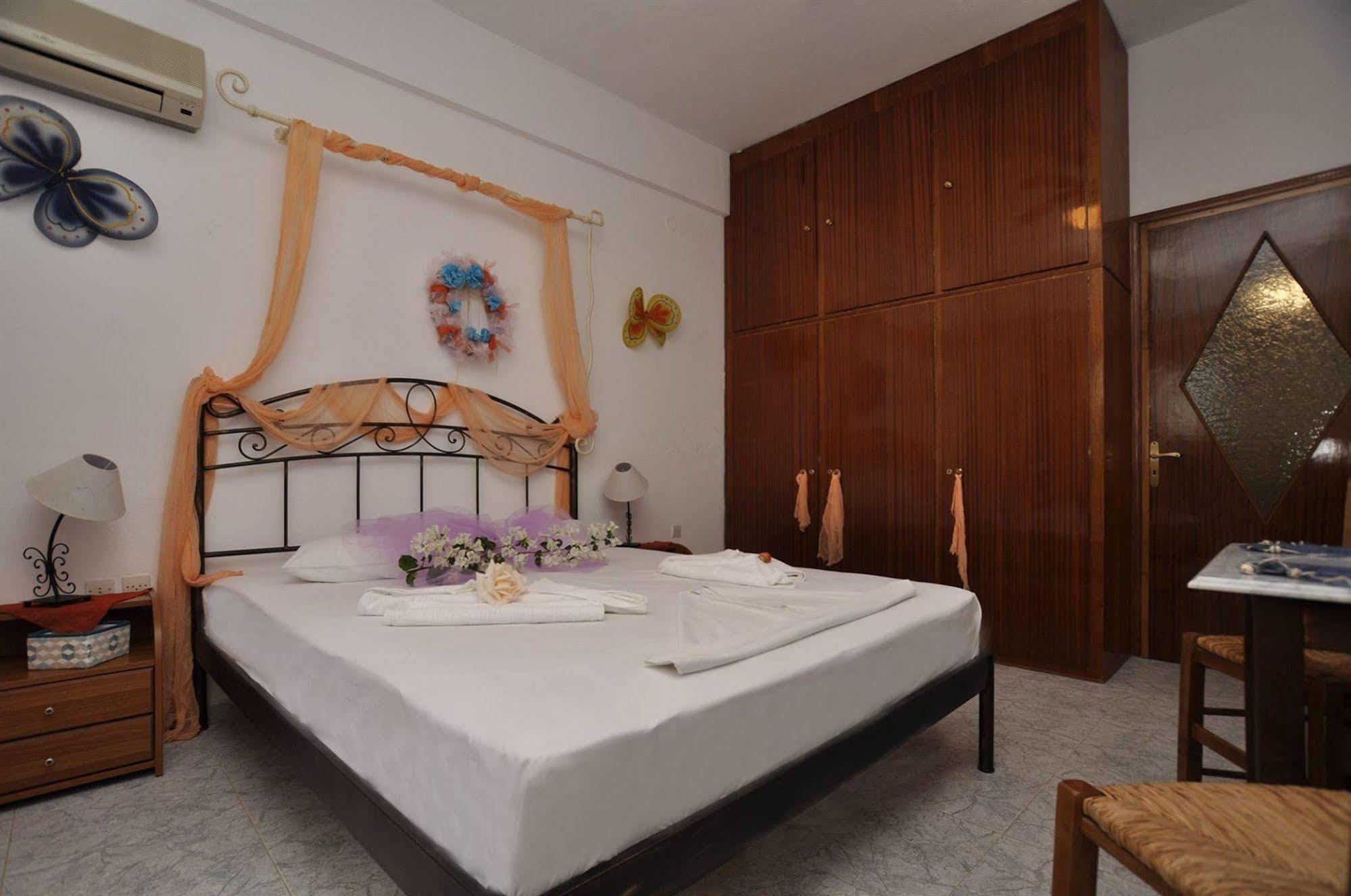 Manos Apartments Мегас-Ялос-Нитес Экстерьер фото